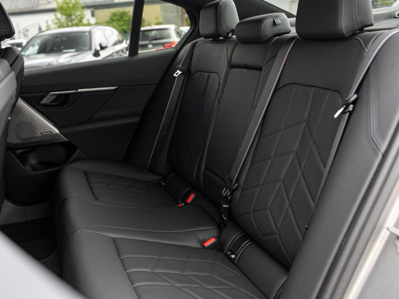 BMW 520 d xDrive Lim M-Sport PRO AHK PANO ACC H&K 360° — photo 13