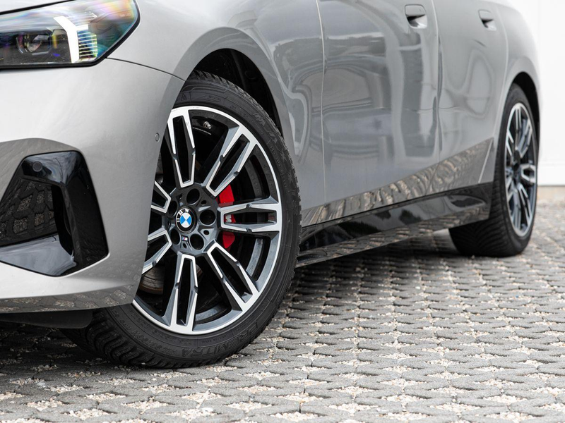 BMW 520 d xDrive Lim M-Sport PRO AHK PANO ACC H&K 360° — photo 6