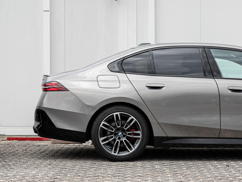 BMW 520 d xDrive Lim M-Sport PRO AHK PANO ACC H&K 360° — photo 3