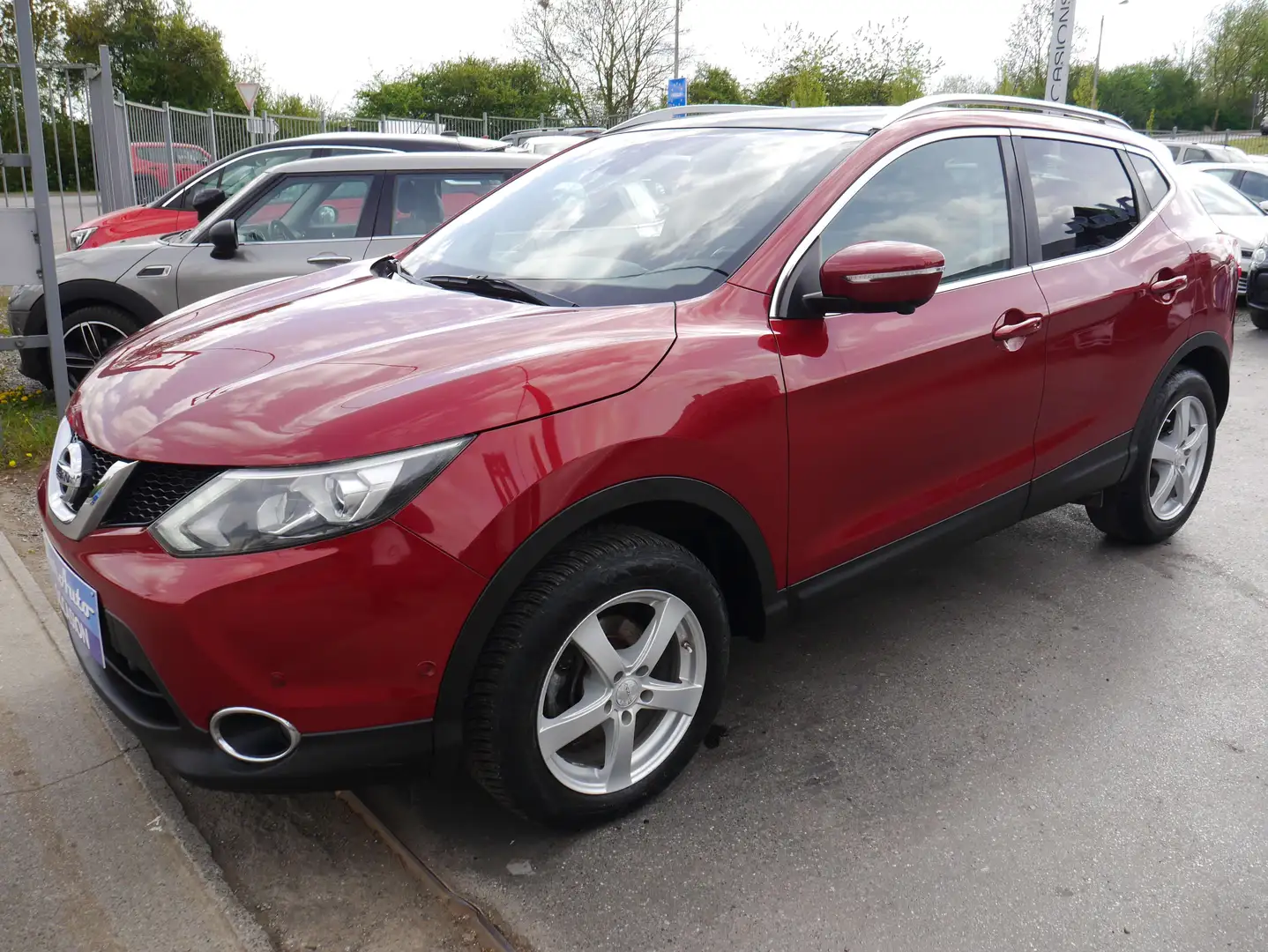 Nissan Qashqai 1.2 DIG-T 2WD*GPS*CUIR*TOIT PANO* Rouge - 2