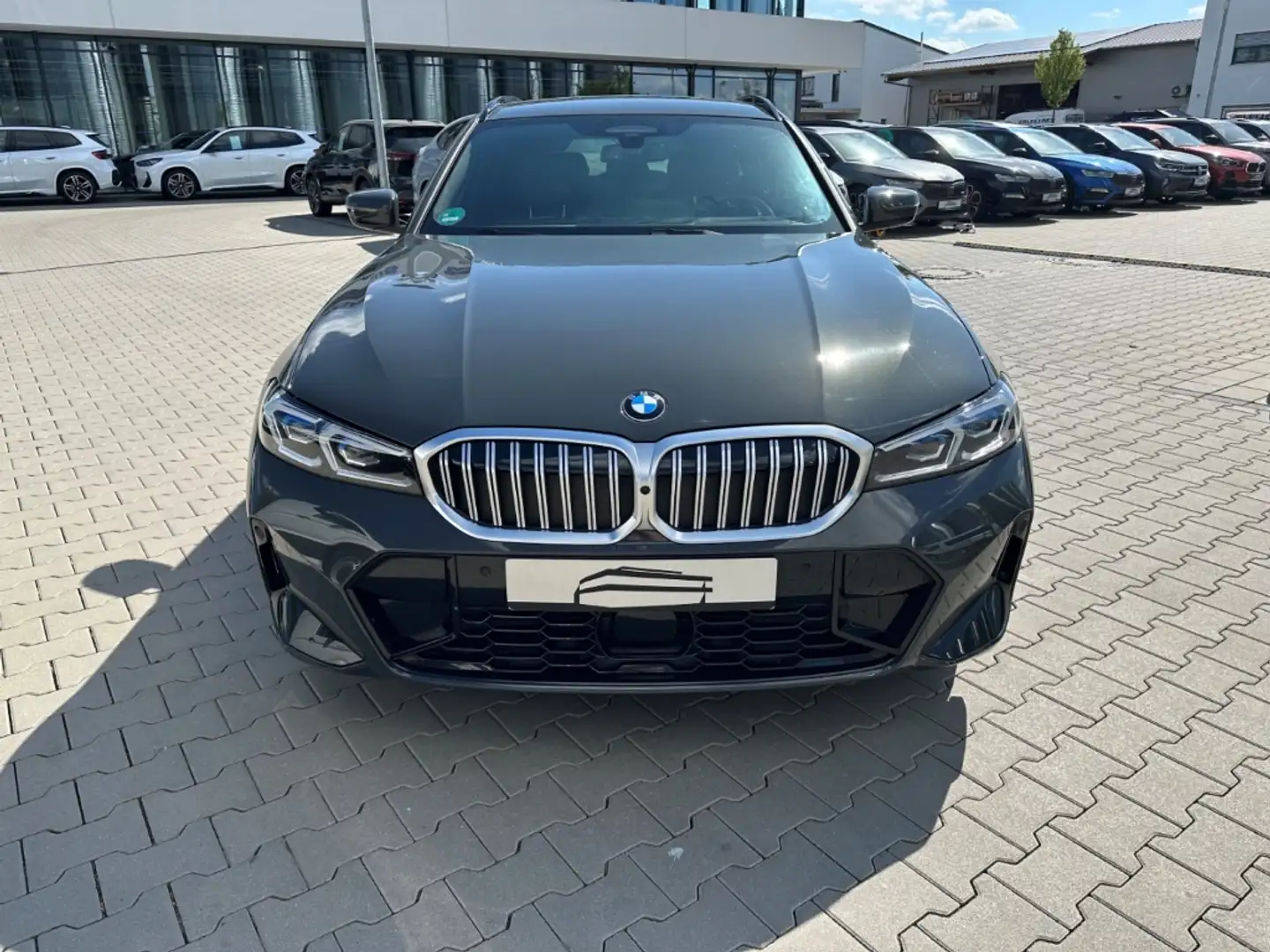 BMW 330 d xDrive M Sport Touring Mild-Hybrid Park-Assisten Grau - 2