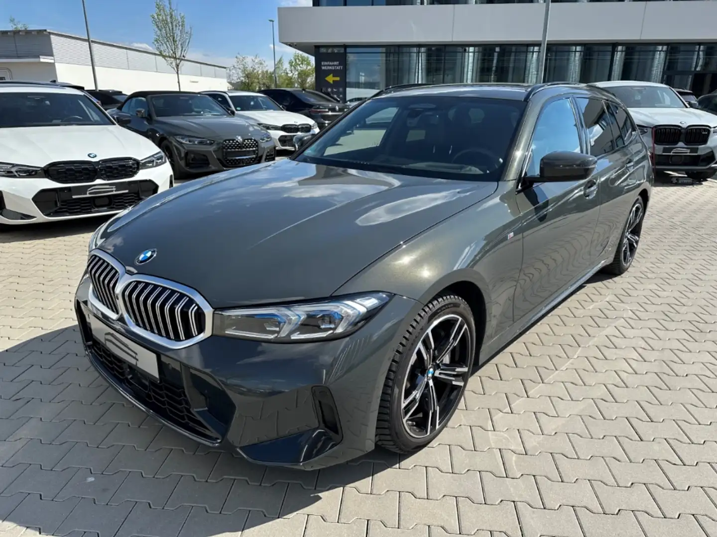BMW 330 d xDrive M Sport Touring Mild-Hybrid Park-Assisten Grau - 1