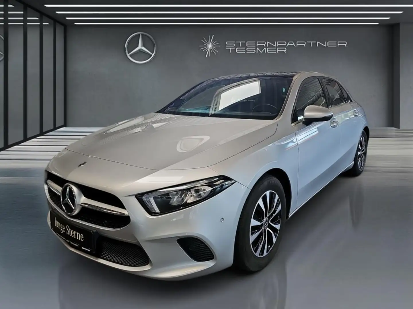 Mercedes-Benz A 200 STYLE+KAM.+MBUX+LED+TEMPO.+PANO.-DACH+AHK Argent - 2