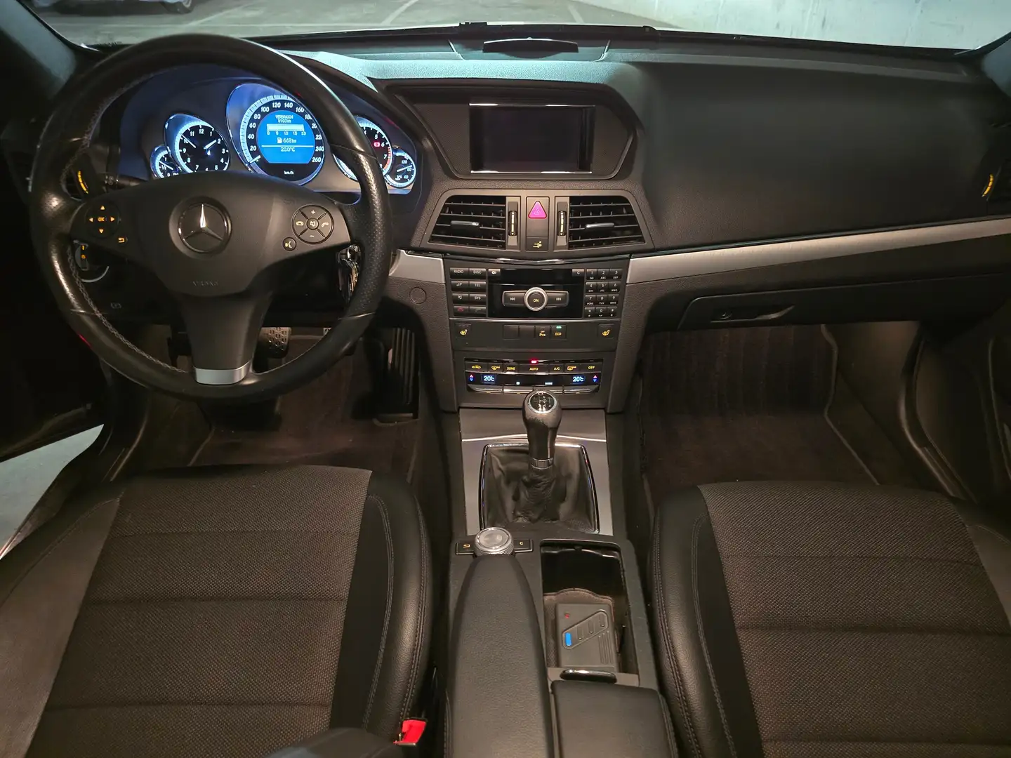 Mercedes-Benz E 200 E 200 CGI BlueEfficiency Grau - 2