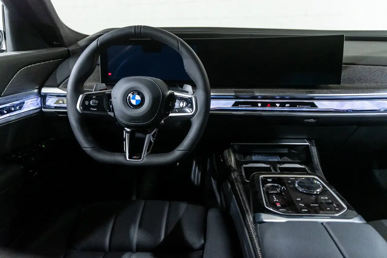 BMW 7 Series снимка BMW 7 Series