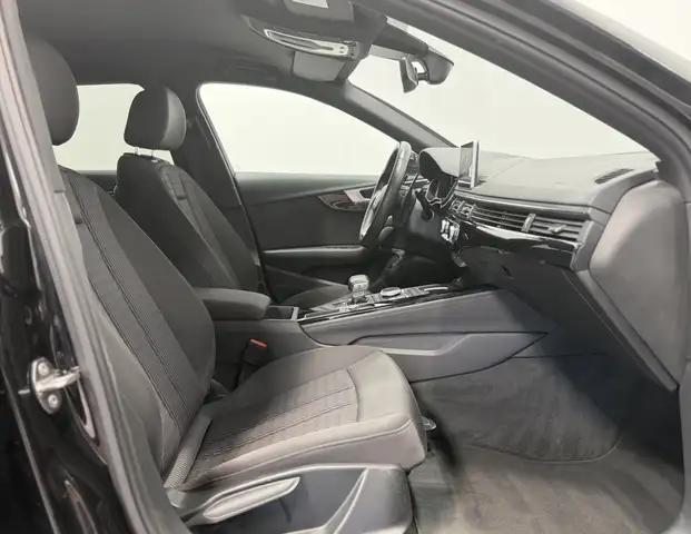 Audi A4 view 8