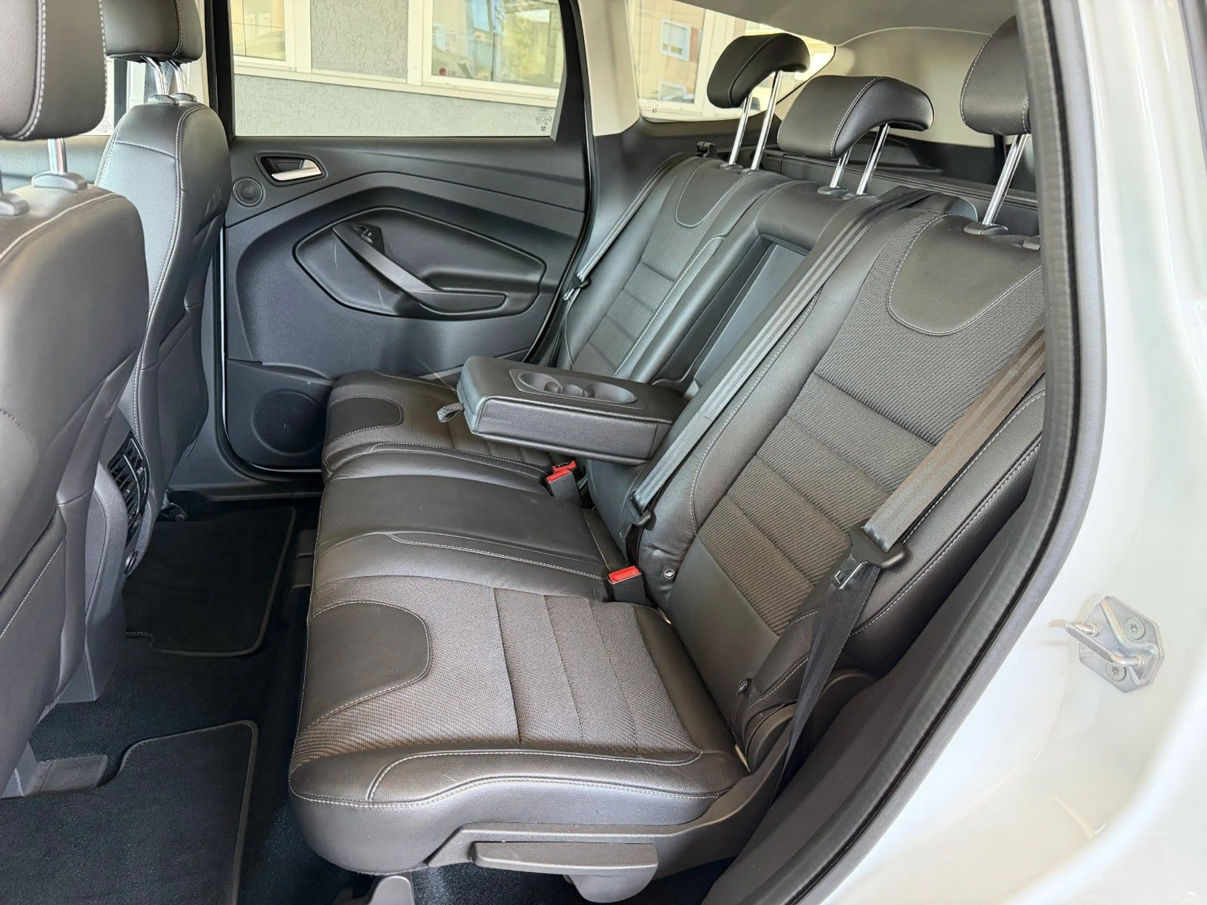 Ford Kuga Individual — photo 10