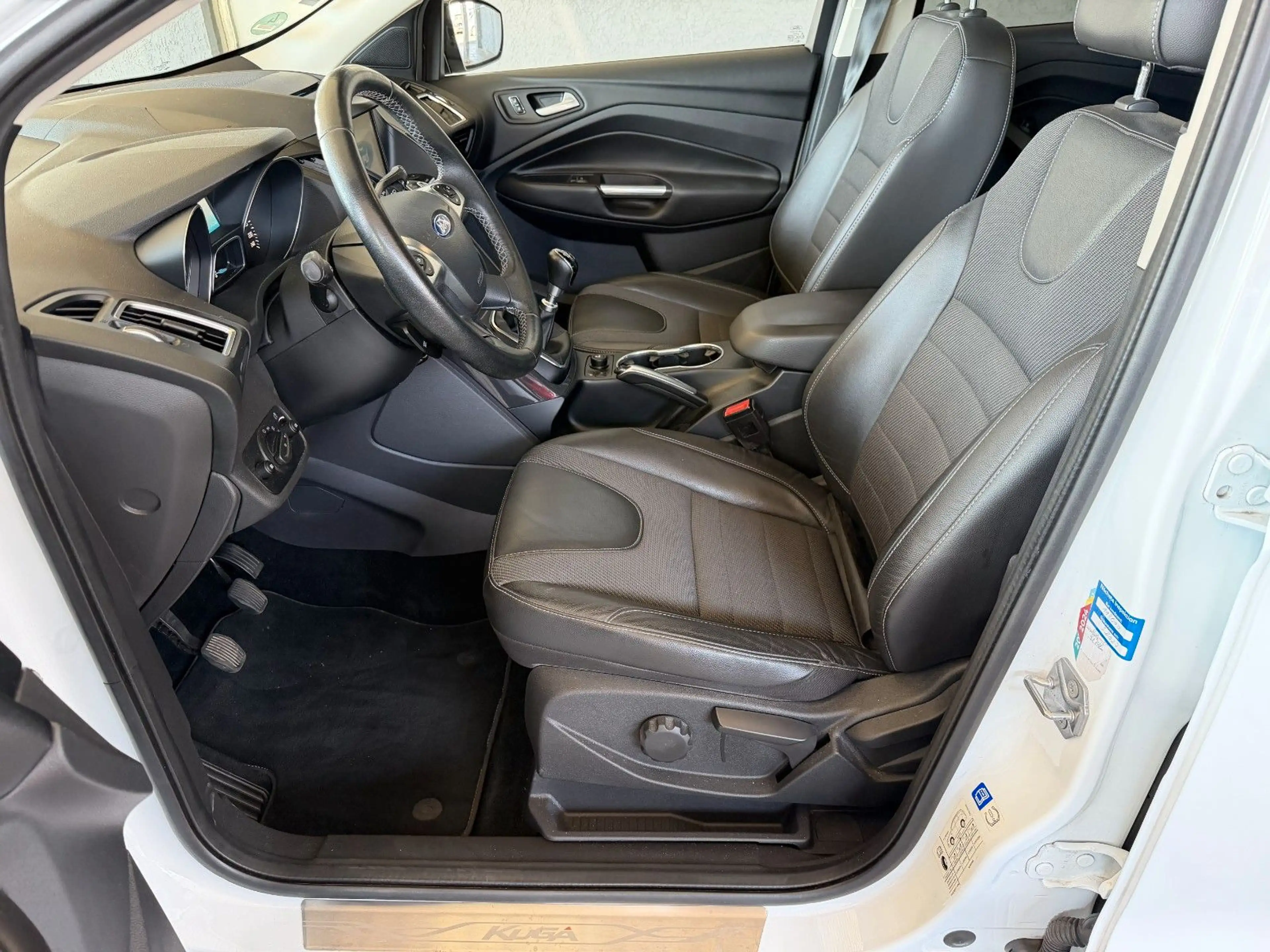 Ford Kuga Individual — photo 9