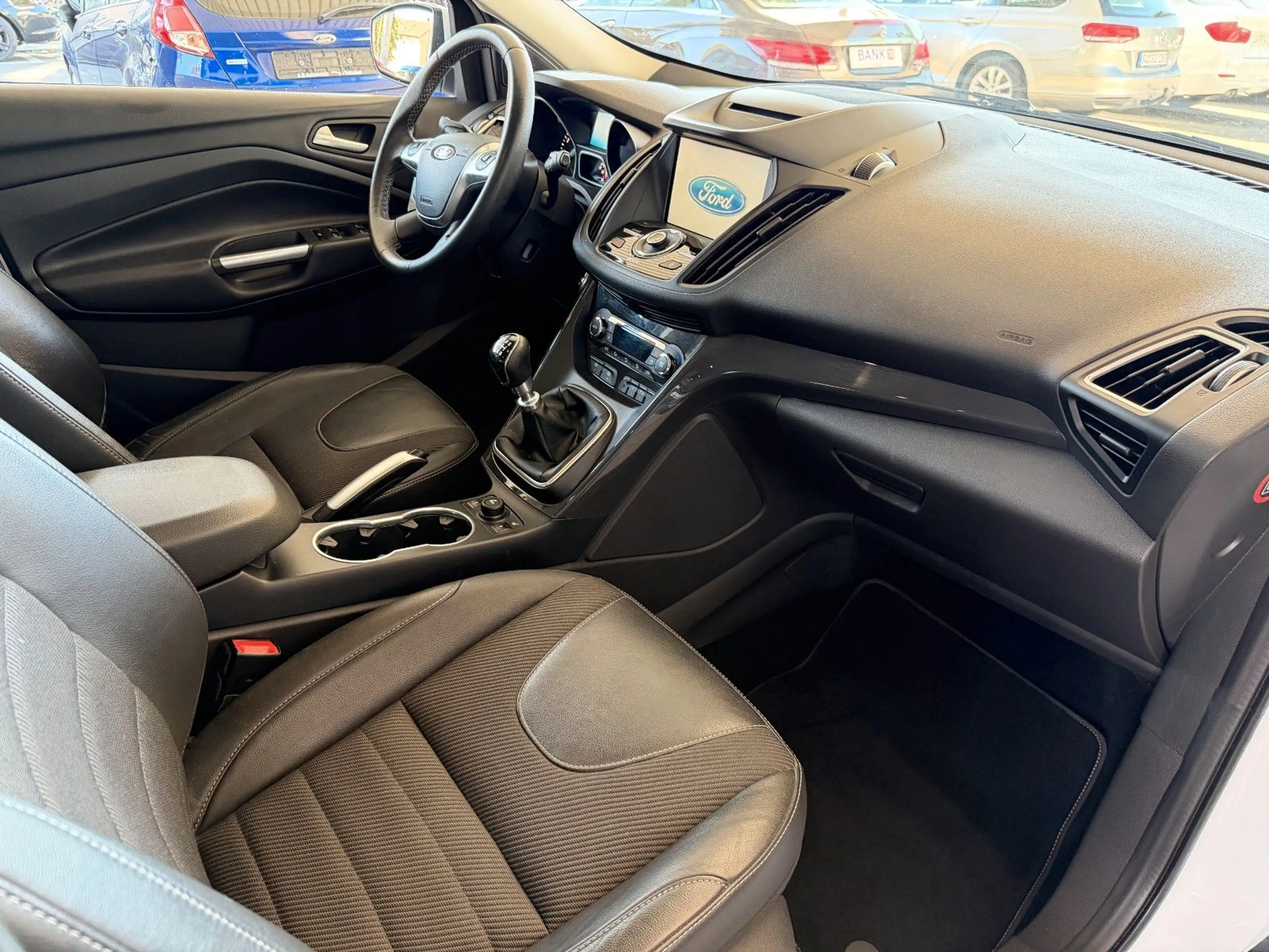 Ford Kuga Individual — photo 11