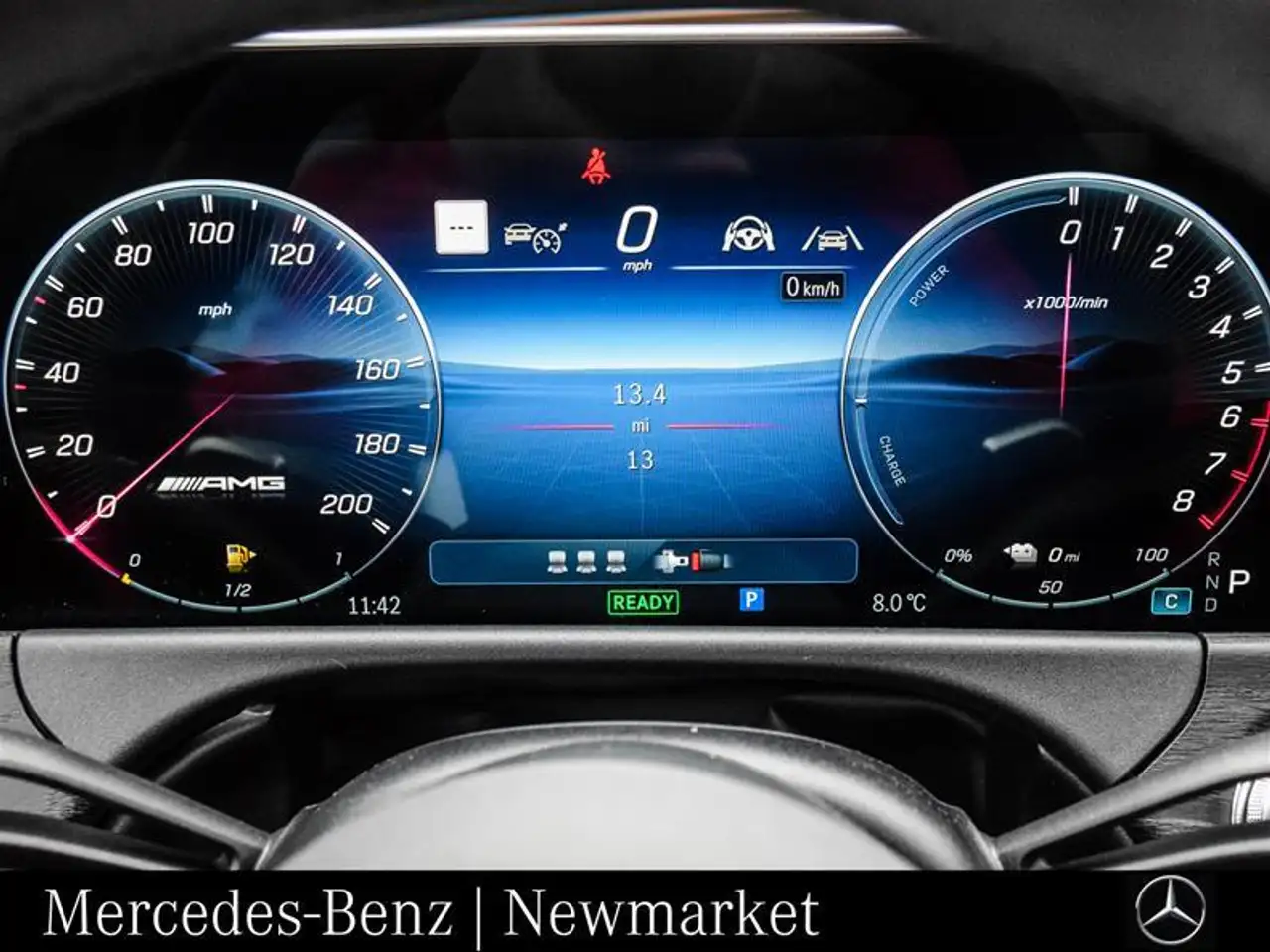 Mercedes-Benz E-Class снимка Mercedes-Benz E-Class