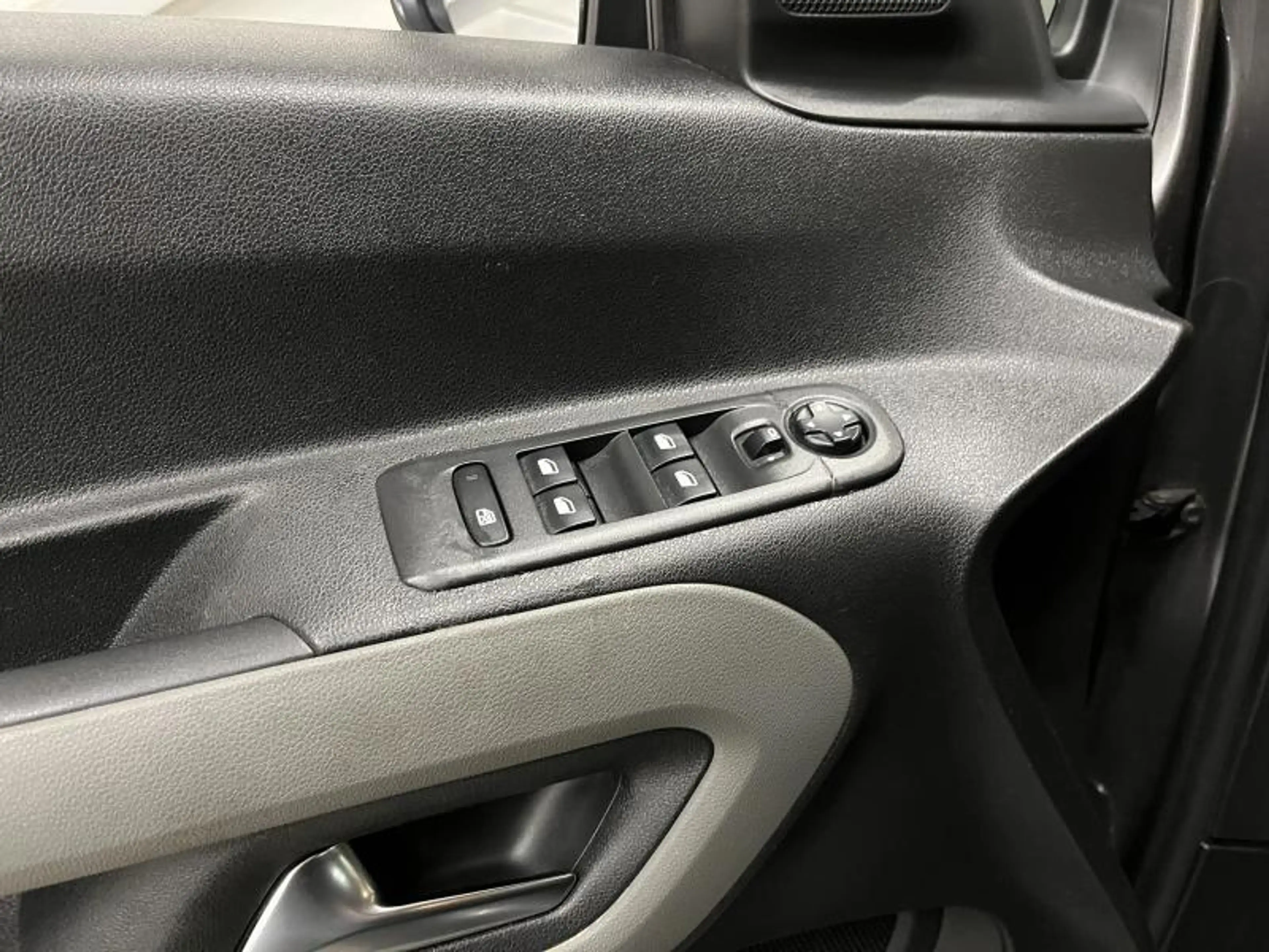 Peugeot Rifter 1.2i 110cv 5 Places Navi/Clim/Cruise/Cam — photo 11