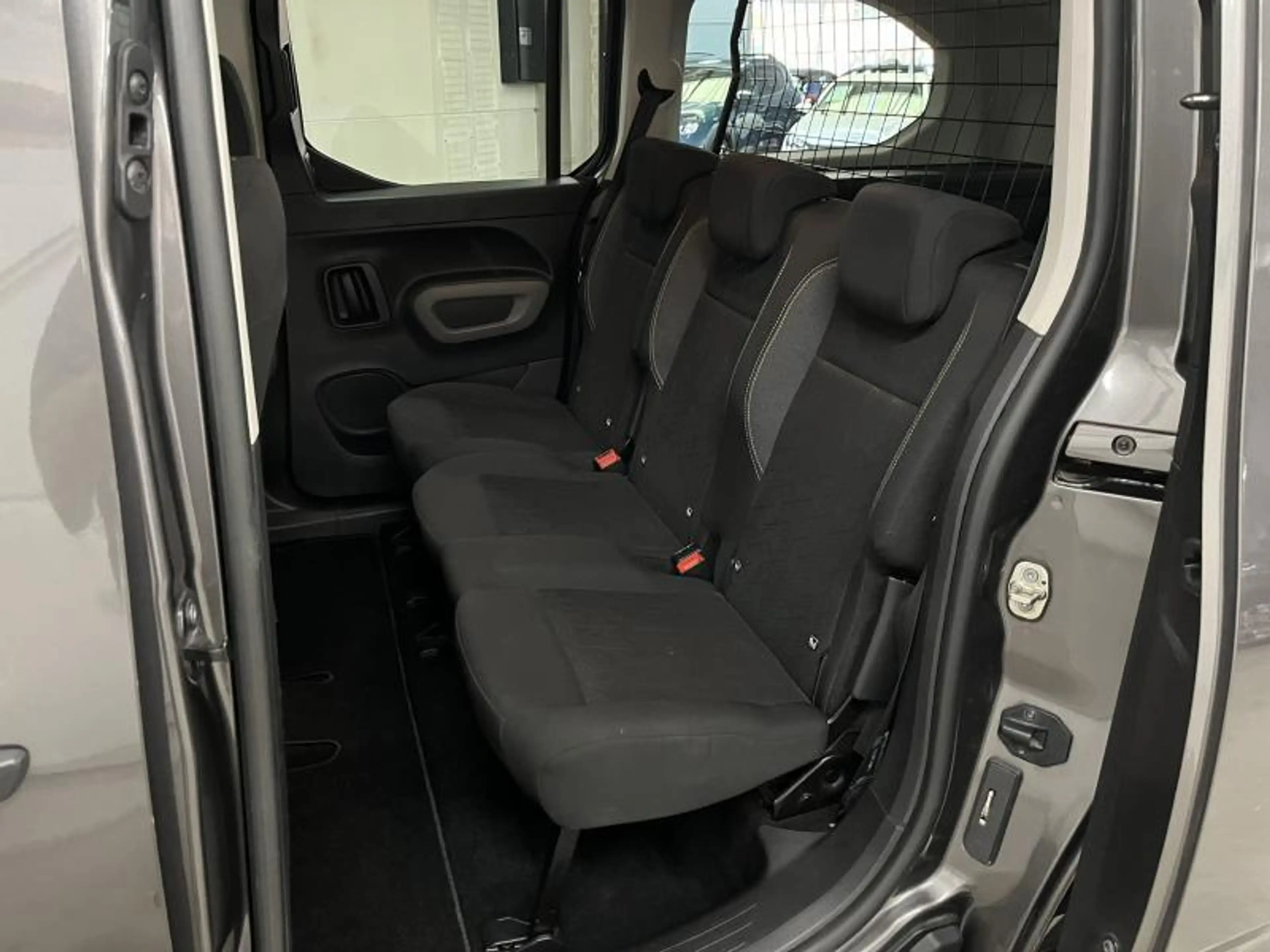 Peugeot Rifter 1.2i 110cv 5 Places Navi/Clim/Cruise/Cam — photo 8