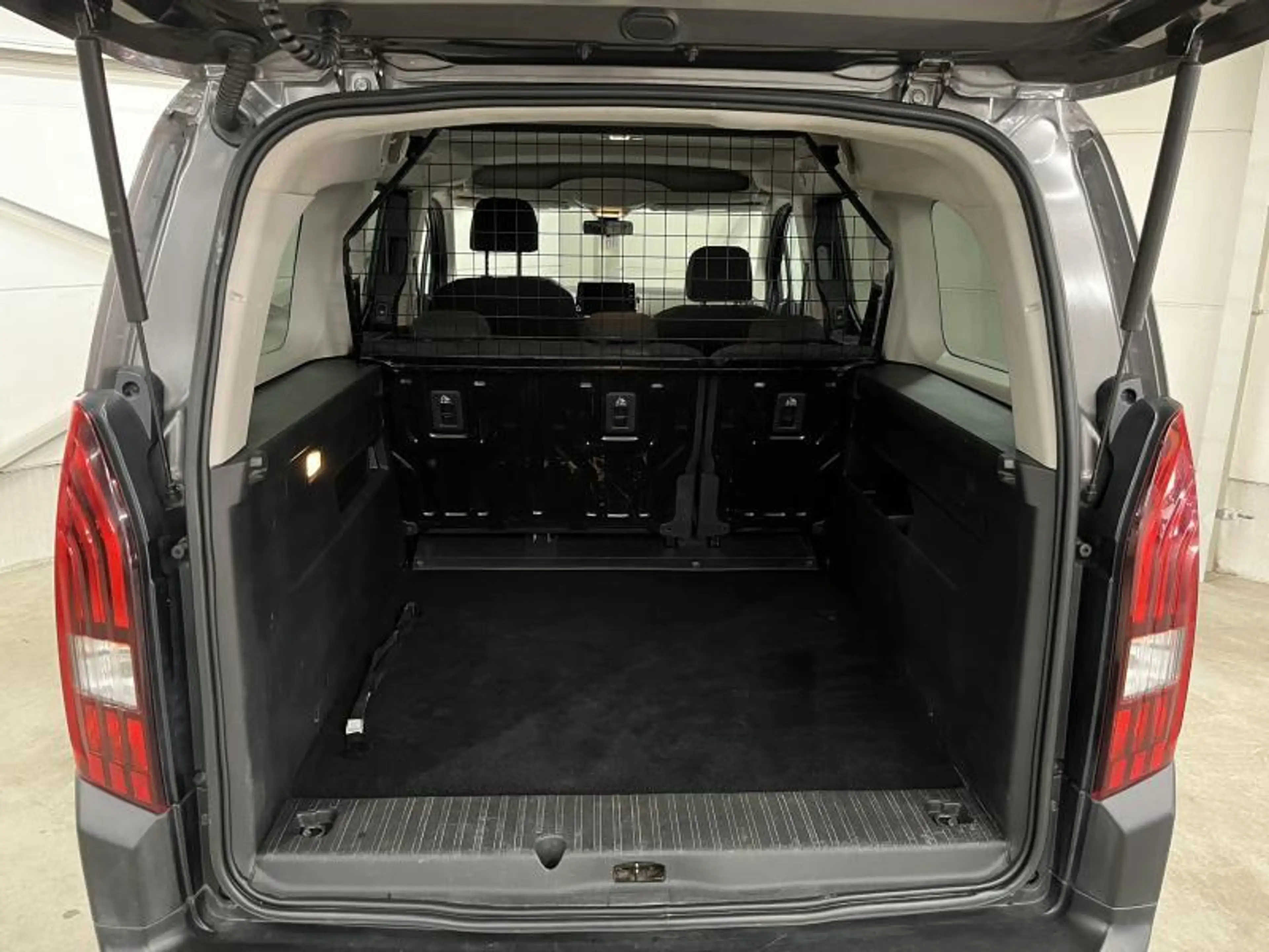 Peugeot Rifter 1.2i 110cv 5 Places Navi/Clim/Cruise/Cam — photo 9