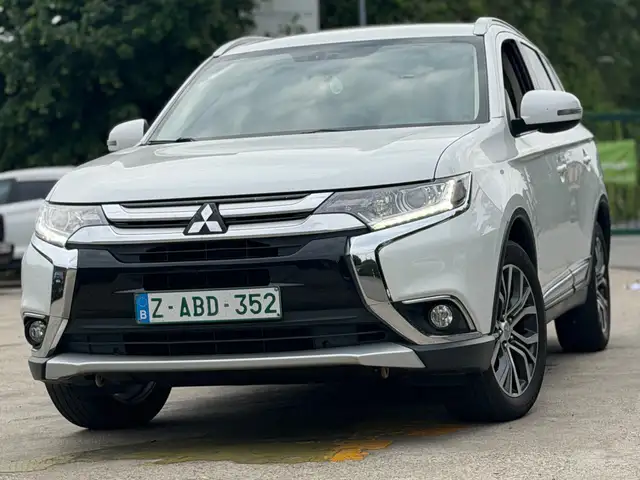 Mitsubishi Outlander Benzine 2.0i 2WD Intense-7pl-Full option-Automaa