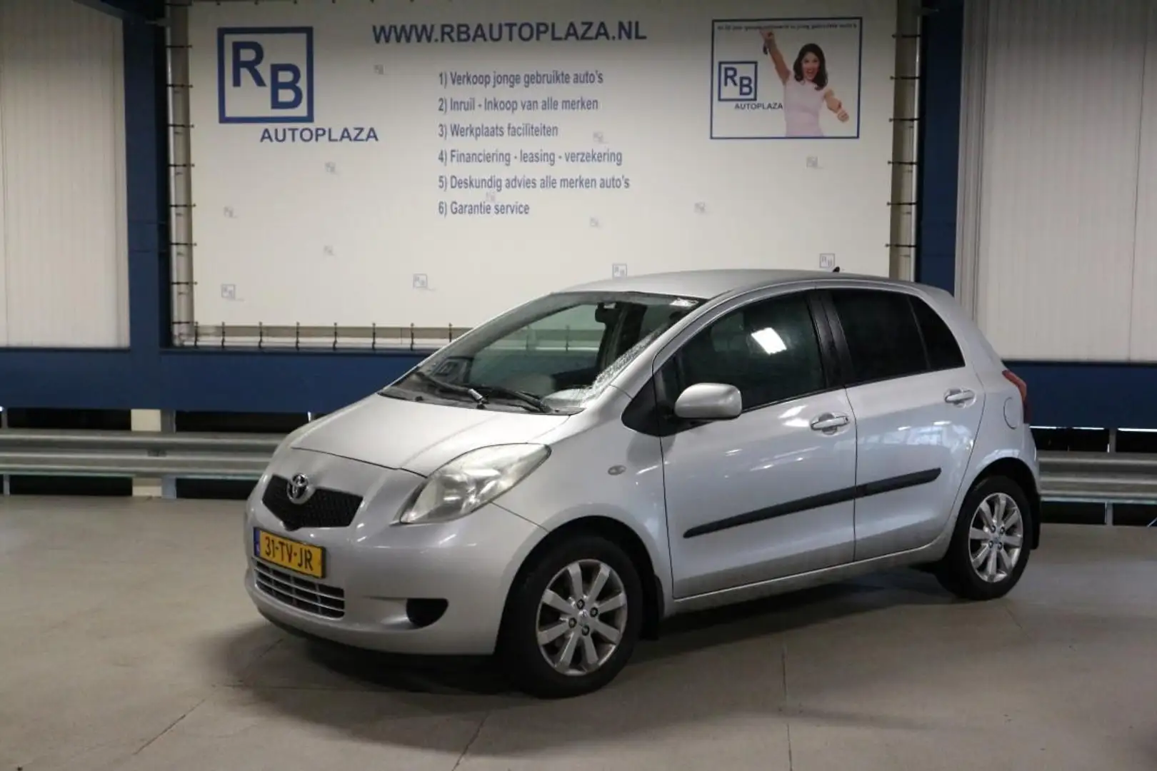 Toyota Yaris 1.3 VVTi AUTOMAAT / DEALER ONDERHOUDEN ! ! ! ! Grau - 1
