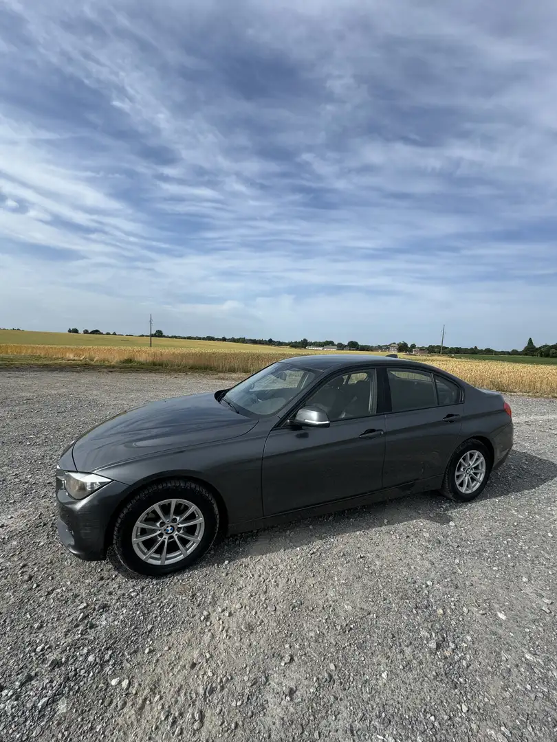 BMW 318 bmw serie 3 f30 - 1