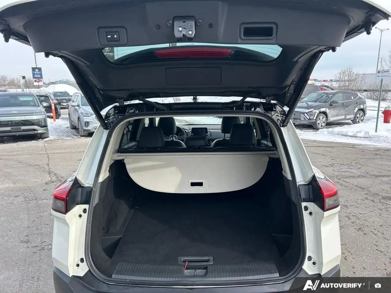 Nissan Rogue снимка Nissan Rogue