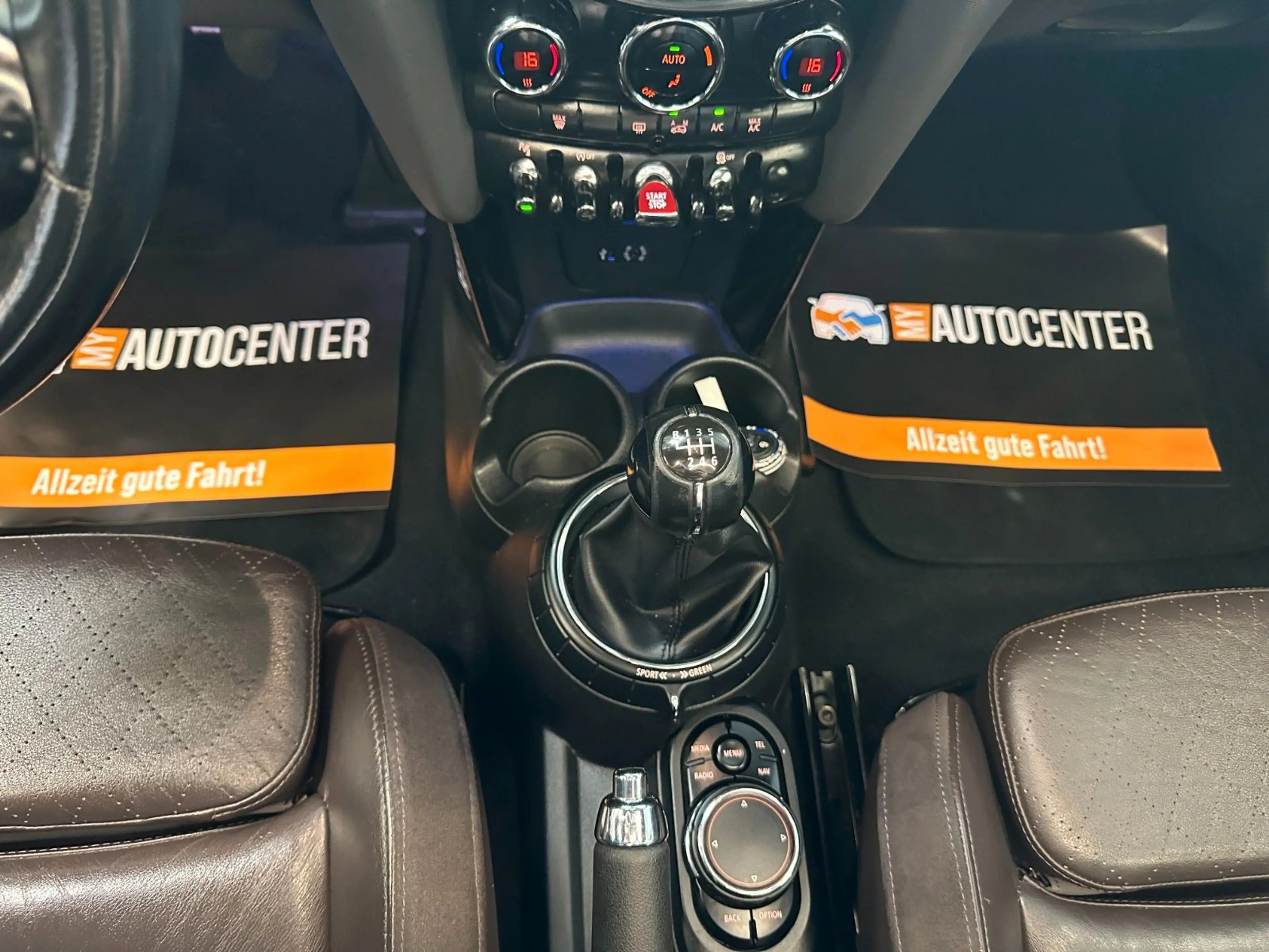 MINI Cooper SD *PANO*TEMPO*PDC*2-ZONEN*SPORT* — photo 15