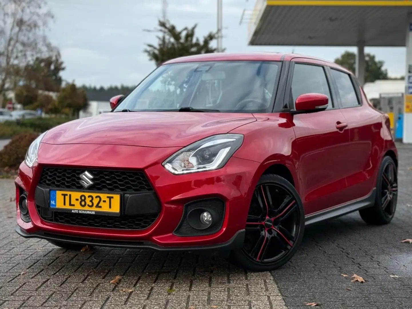 Suzuki Swift 1.4 BOOSTERJET 140PK SPORT NL-AUTO CARPLAY KEYLESS Rood - 1