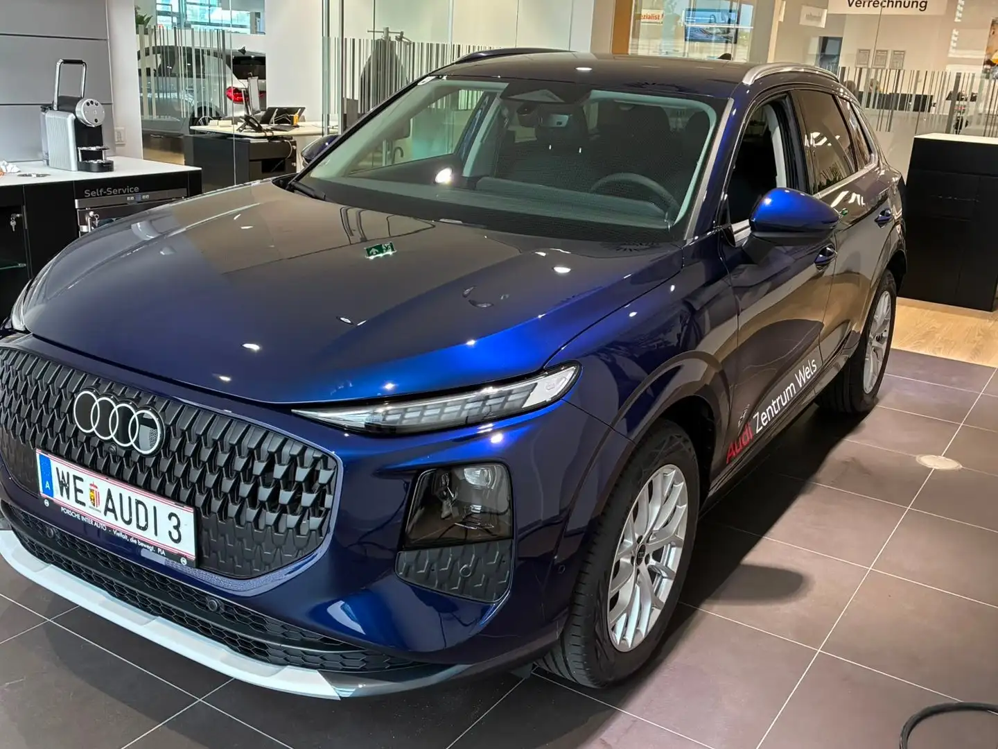 Audi Q3 TFSI 110 kW  intense Blau - 1