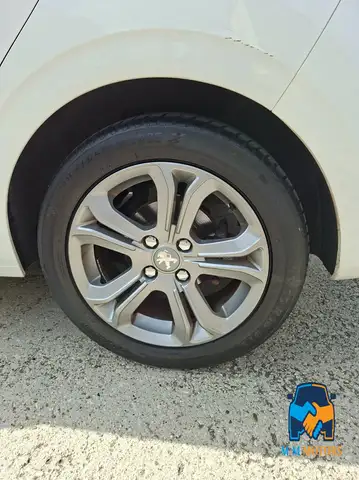 Peugeot 208 view 15