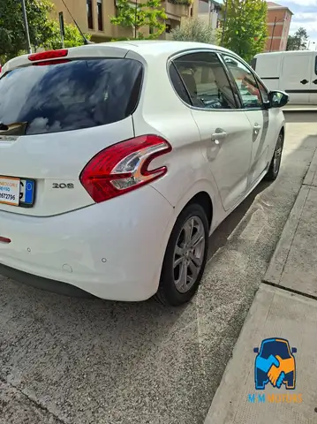 Peugeot 208 view 8
