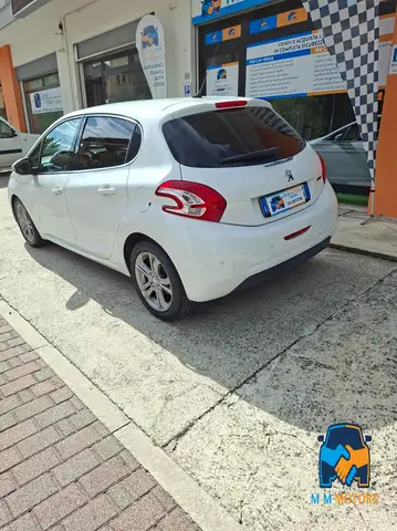 Peugeot 208 view 6