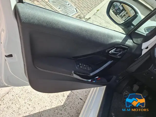 Peugeot 208 view 14