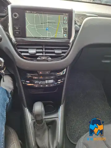 Peugeot 208 view 10