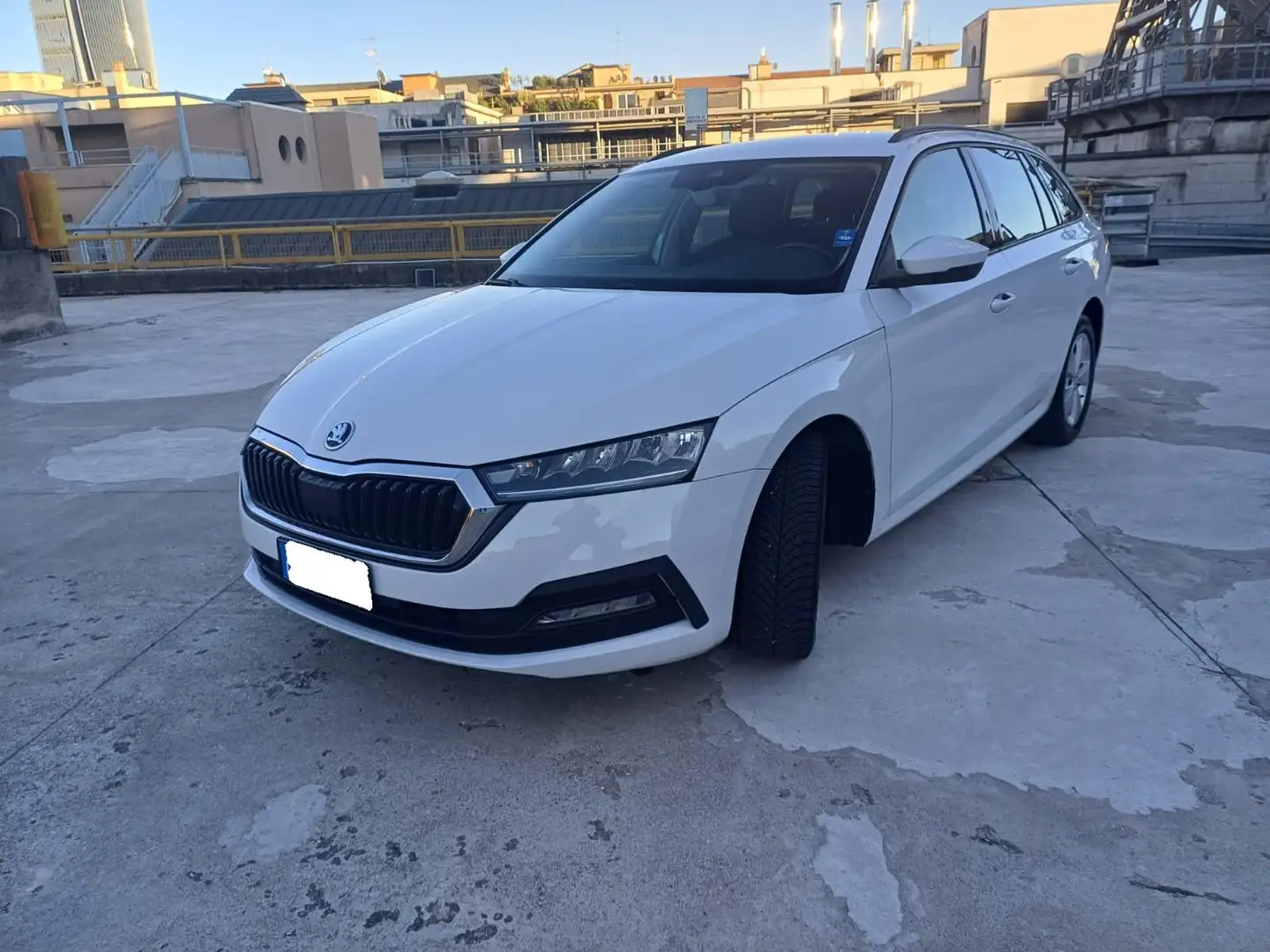 Skoda Octavia 1.0 Tsi Wagon Executive Bianco - 1