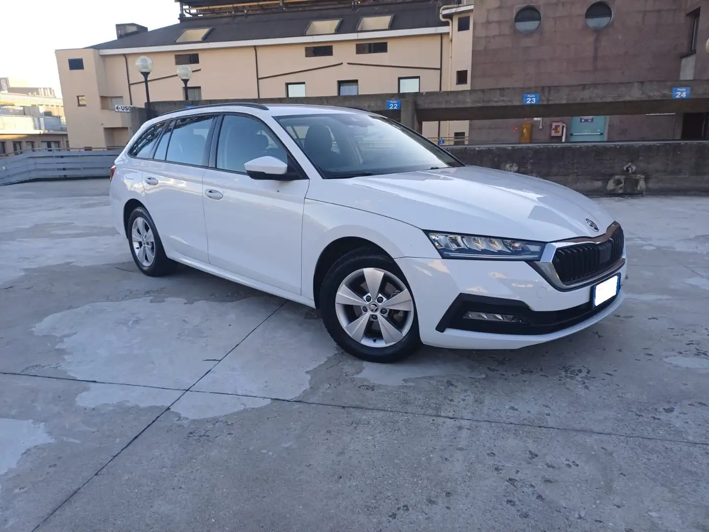 Skoda Octavia 1.0 Tsi Wagon Executive Bianco - 2