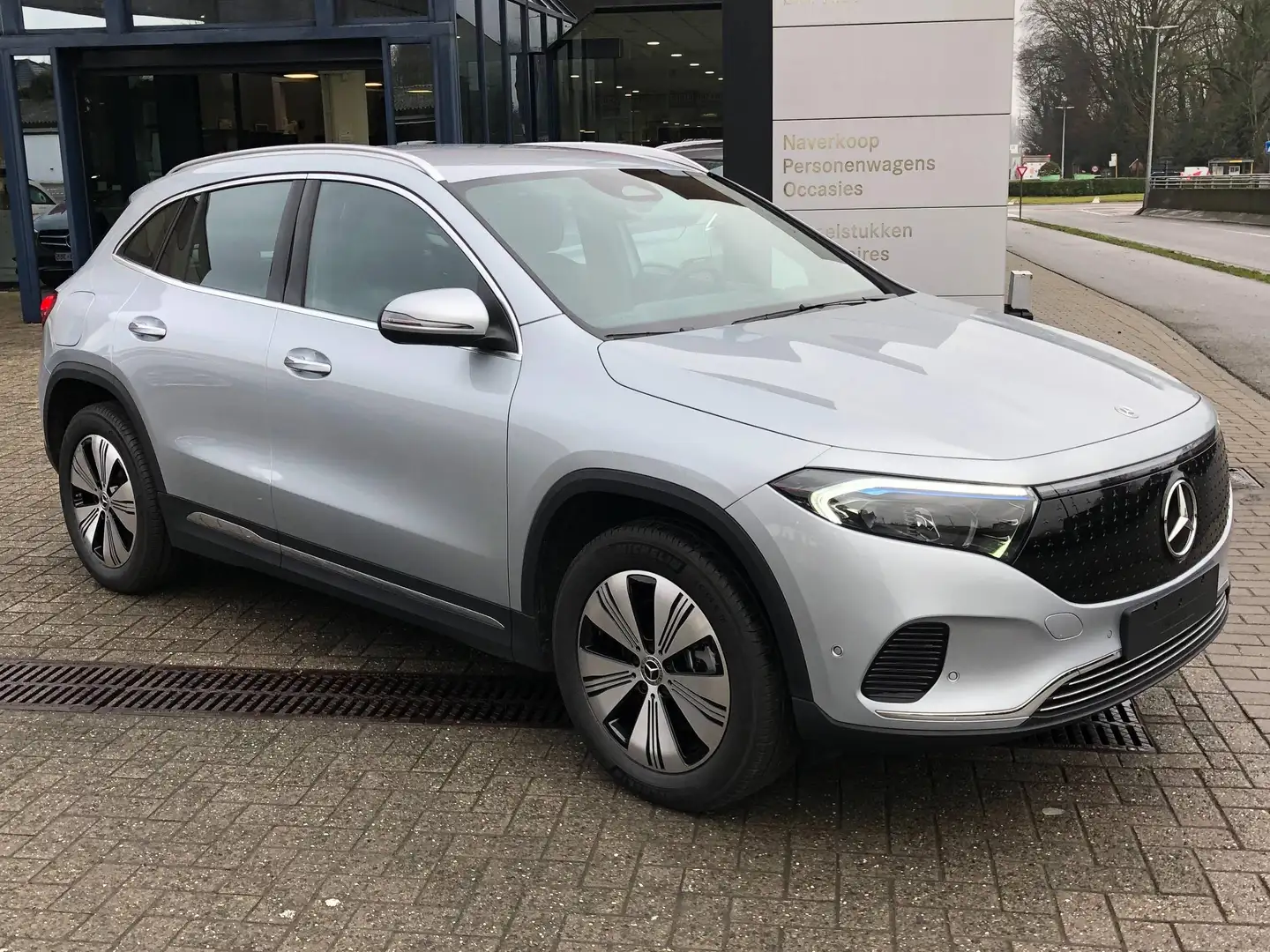 MERCEDES-BENZ Eqa