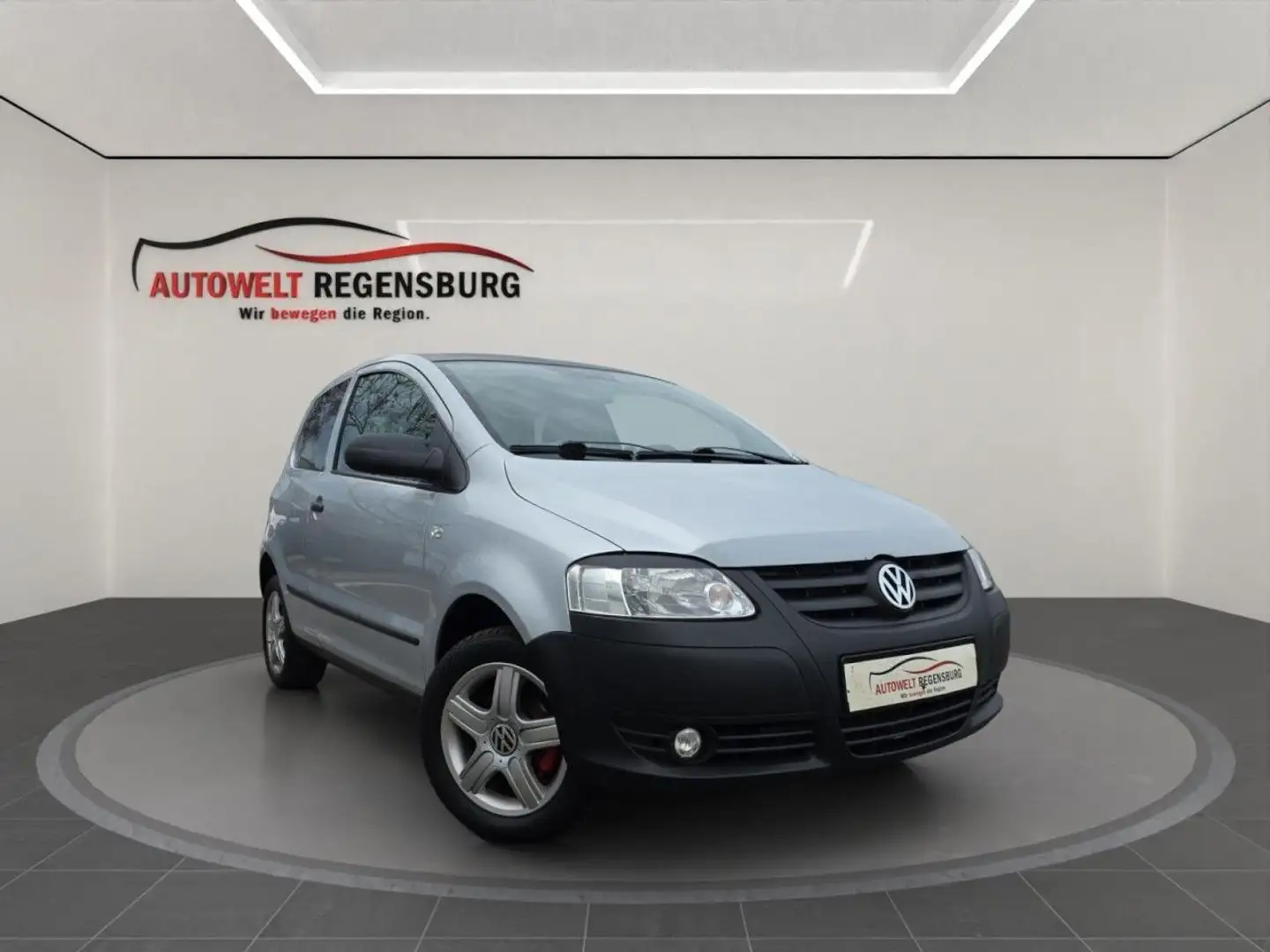 Volkswagen Fox Basis 1.2 Benzin SERVICE NEU TÜV BIS 07/2026 Argent - 1