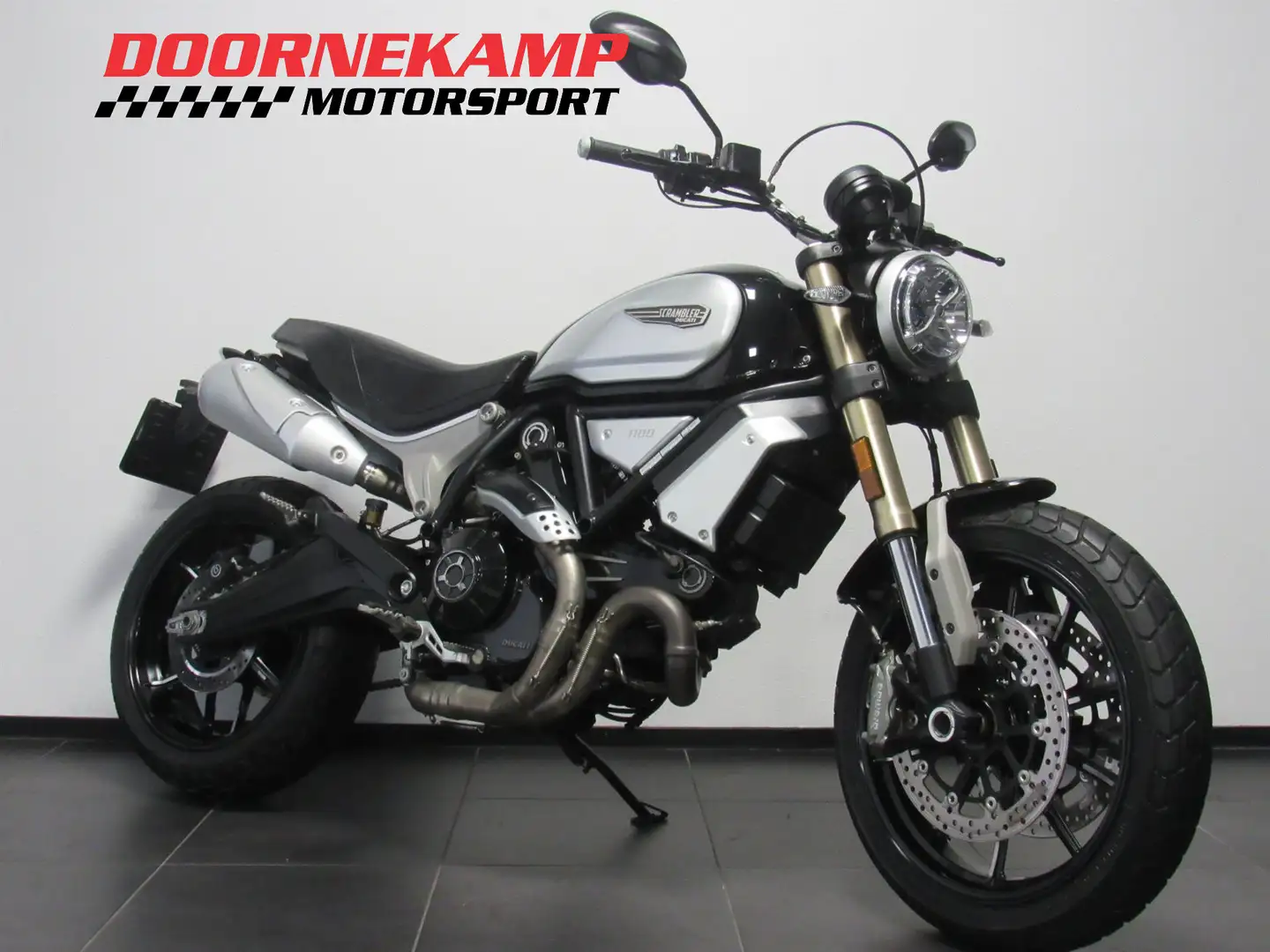 Ducati Scrambler 1100 Zwart - 2