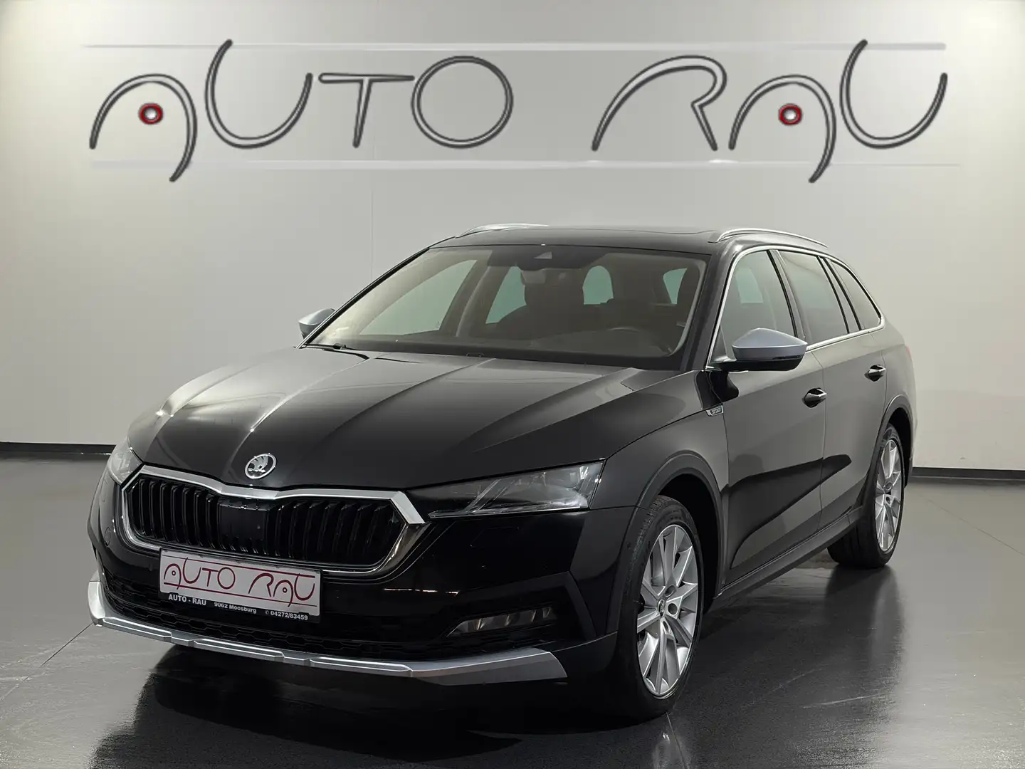 Skoda Octavia Scout 2.0 TDI 4x4 DSG *AHK*LED*ACC*NAVI* Schwarz - 1