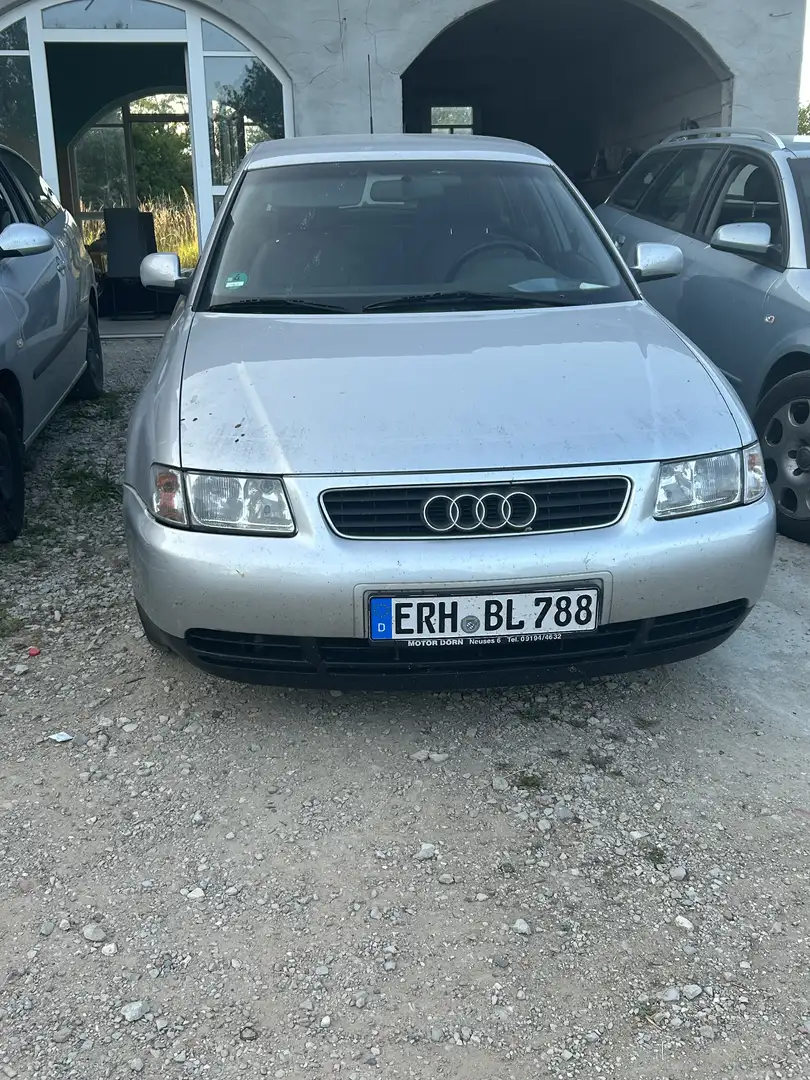 Audi A3 1.6 Ambiente - 1