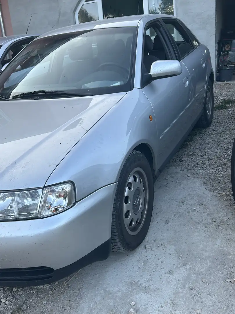 Audi A3 1.6 Ambiente - 2