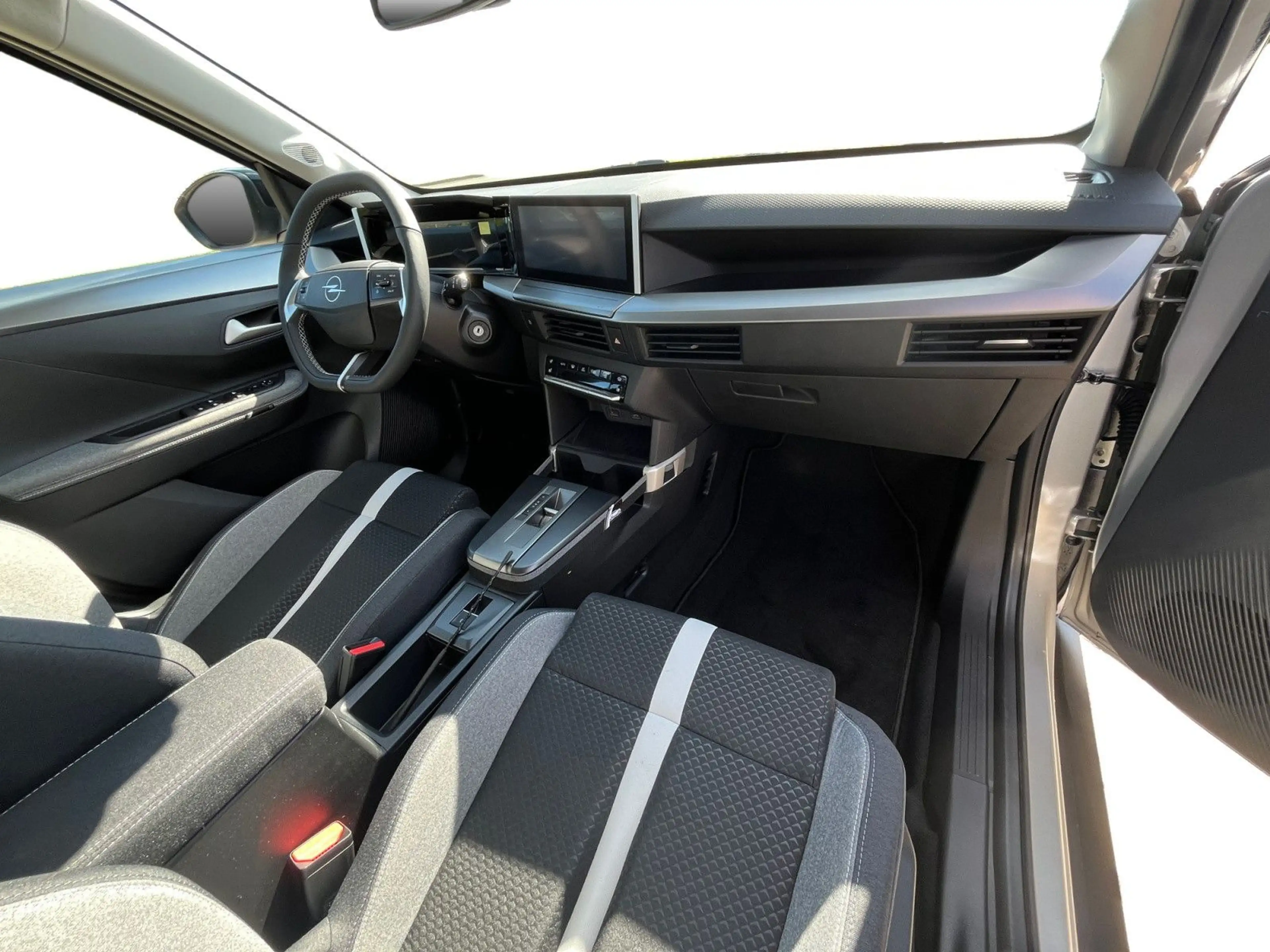 Opel Frontera Ultimate 1.2 107 kW SHZ/DAB/LED — photo 14