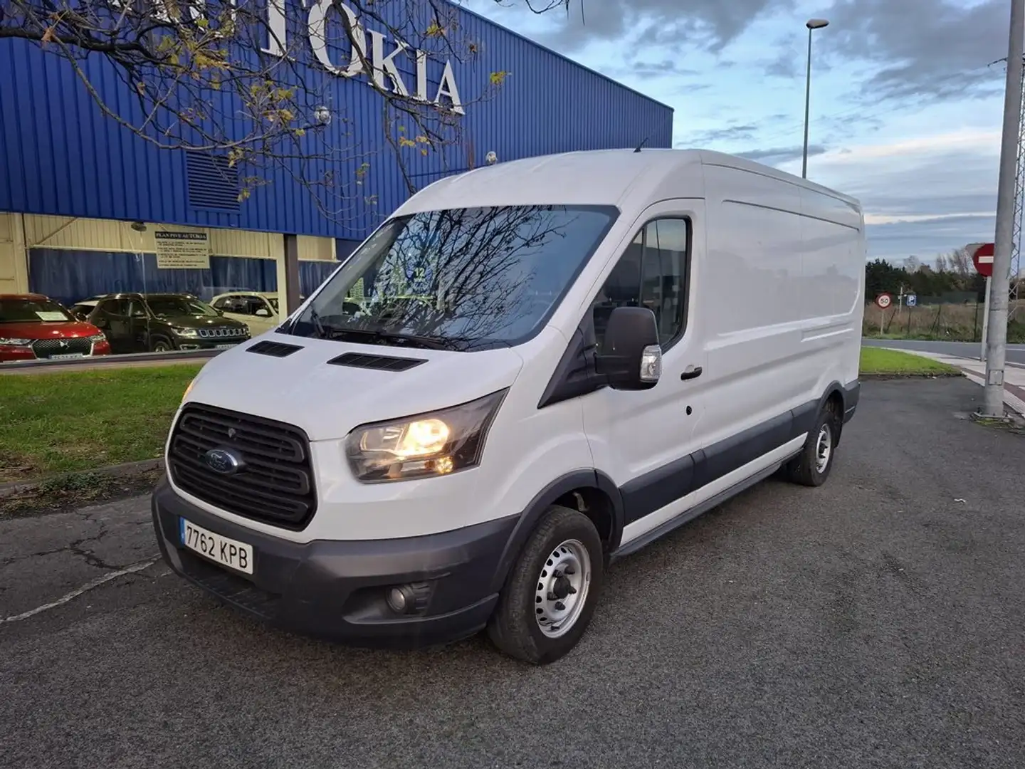 Ford Transit 310 96kW L3H2 Van Trend Delantera Blanco - 1