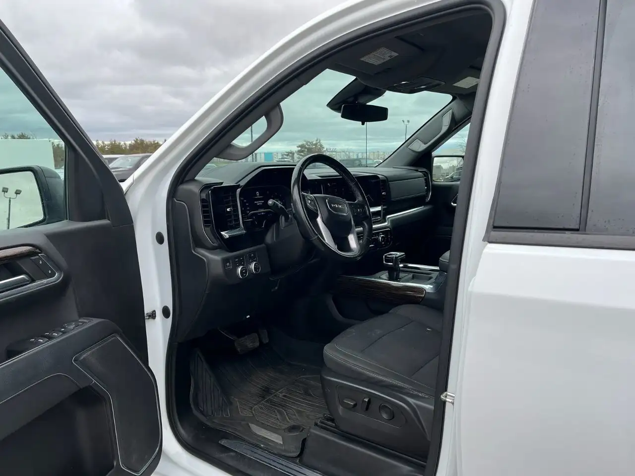 GMC Sierra 1500 снимка GMC Sierra 1500