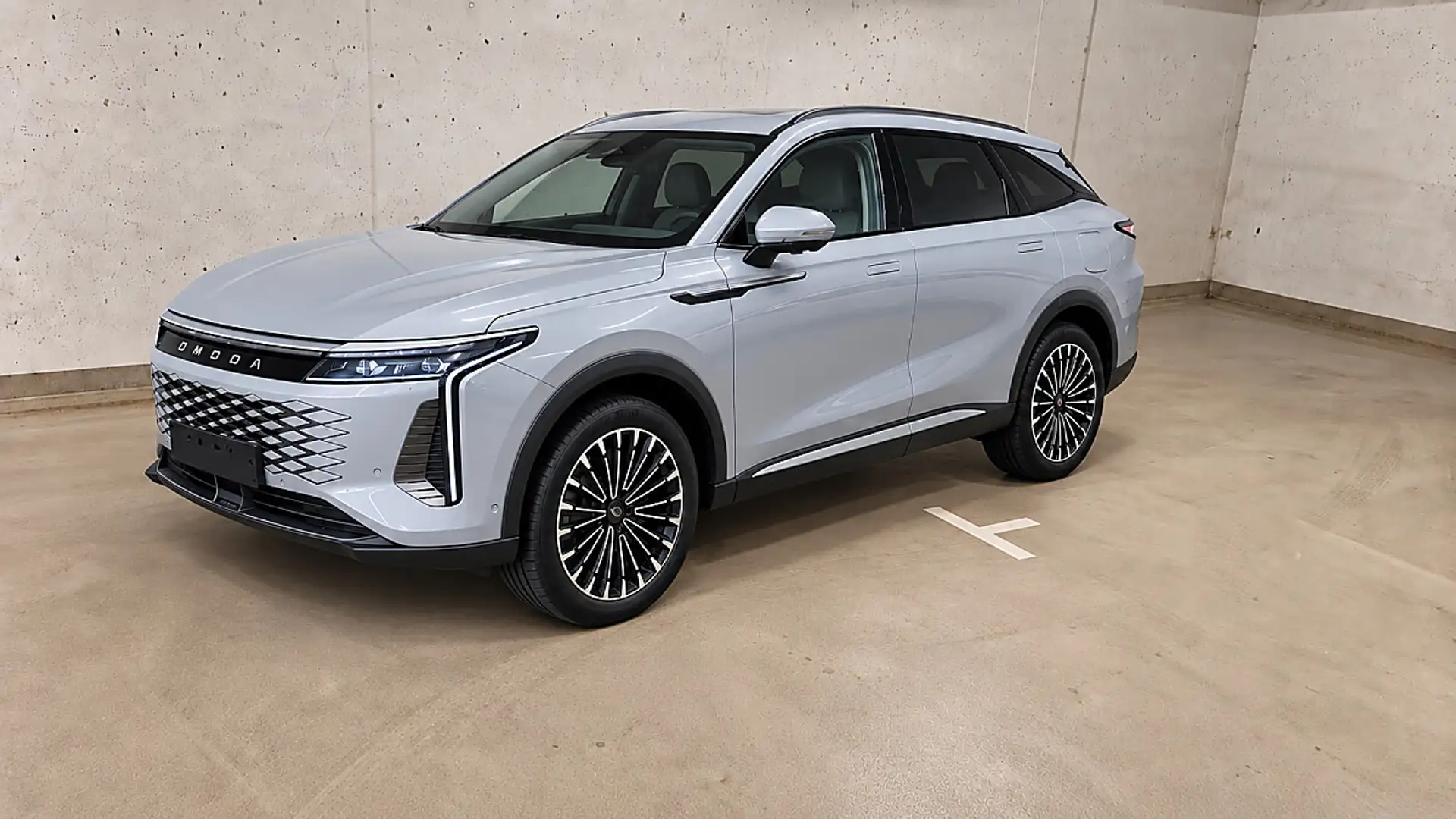 Omoda 9 PHEV 1.5TGDi SHS Aut. Premium-Line AWD Grau - 2
