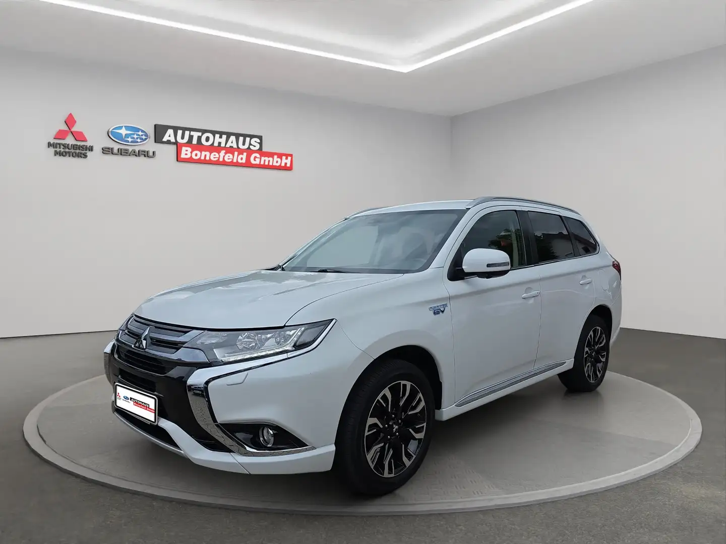 Mitsubishi Outlander PHEV Plus 4WD AHK RFK LED Wit - 1