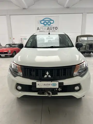 Mitsubishi L200 cl.cab 2.4d Invite 4wd 154cv N1