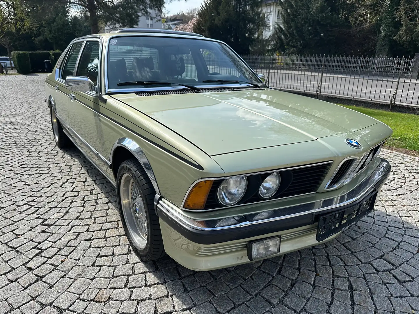 BMW 735 733i Grün - 1