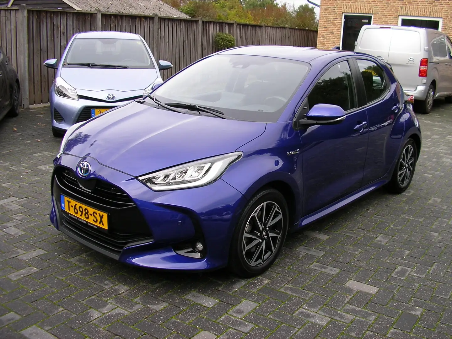 Toyota Yaris 1.5 Hyb. Dynamic NAVI HEAD-UP DAB DODEHOEK Blauw - 1
