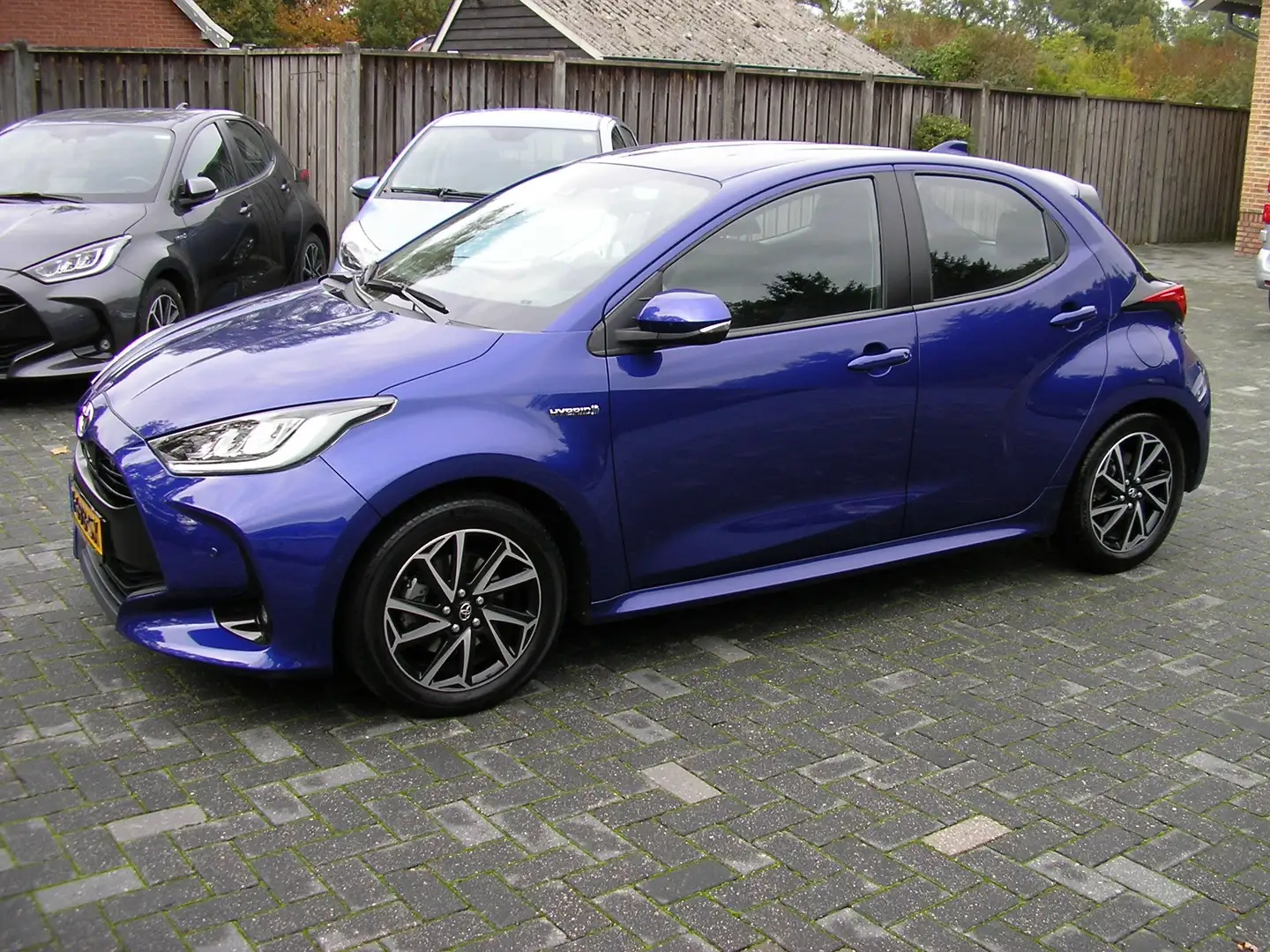Toyota Yaris 1.5 Hyb. Dynamic NAVI HEAD-UP DAB DODEHOEK Blauw - 2