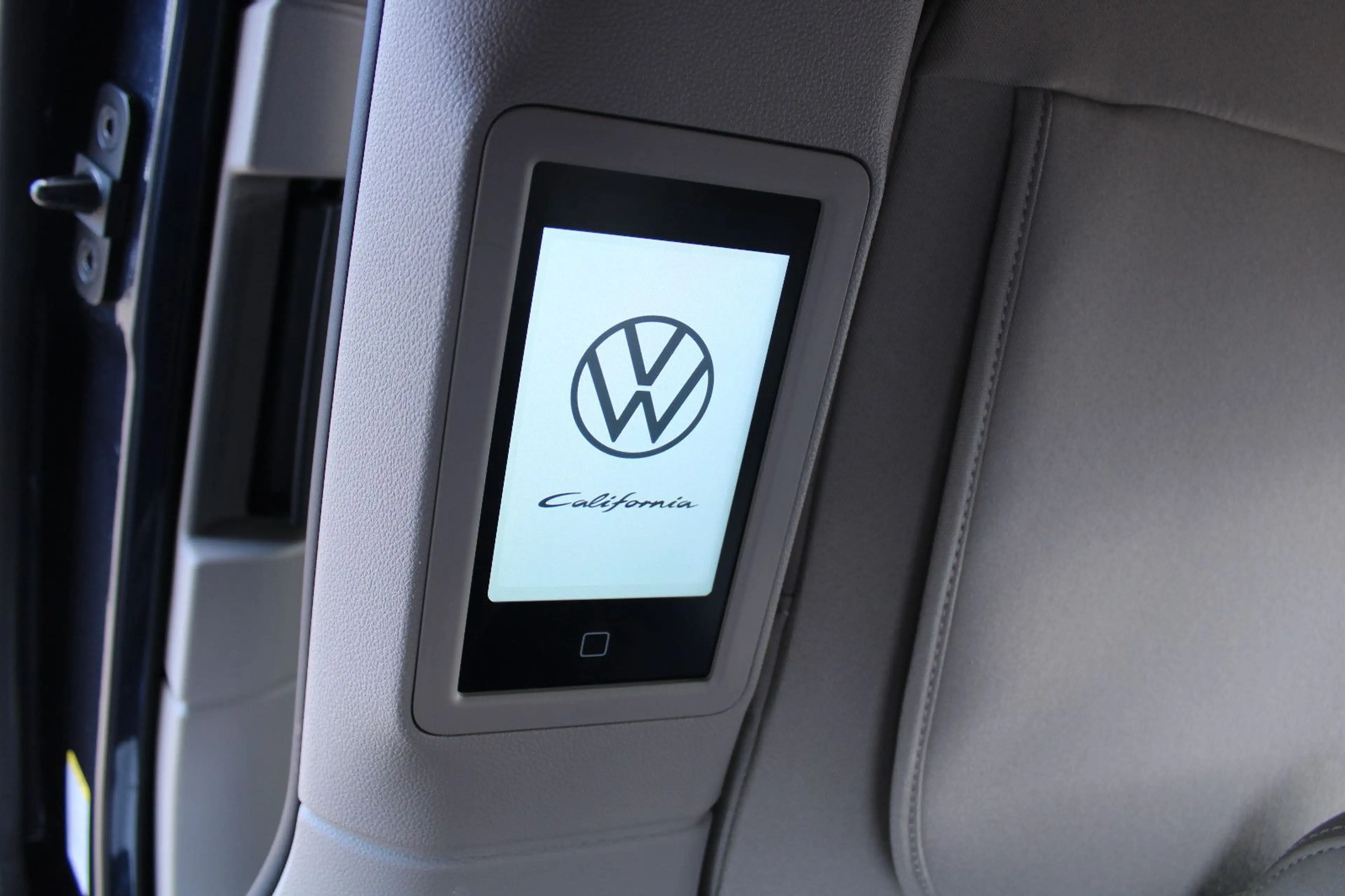 Volkswagen T7 California eHybrid 4MOTION DSG "OCEAN" — photo 35