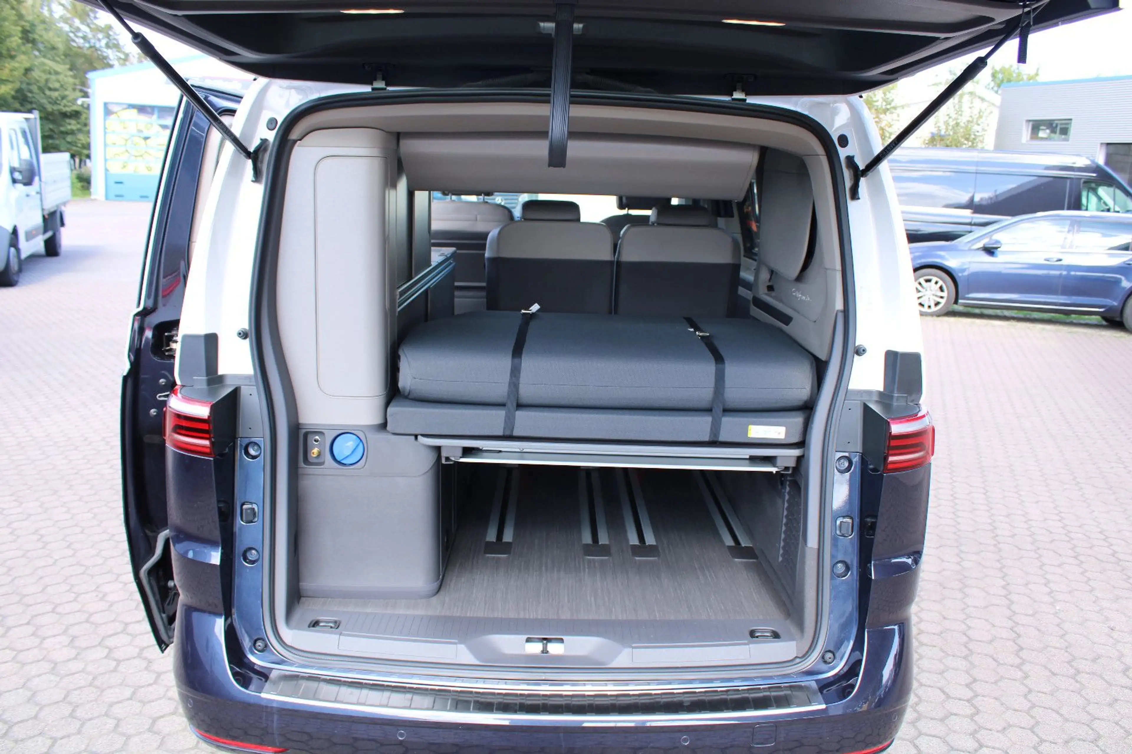 Volkswagen T7 California eHybrid 4MOTION DSG "OCEAN" — photo 9