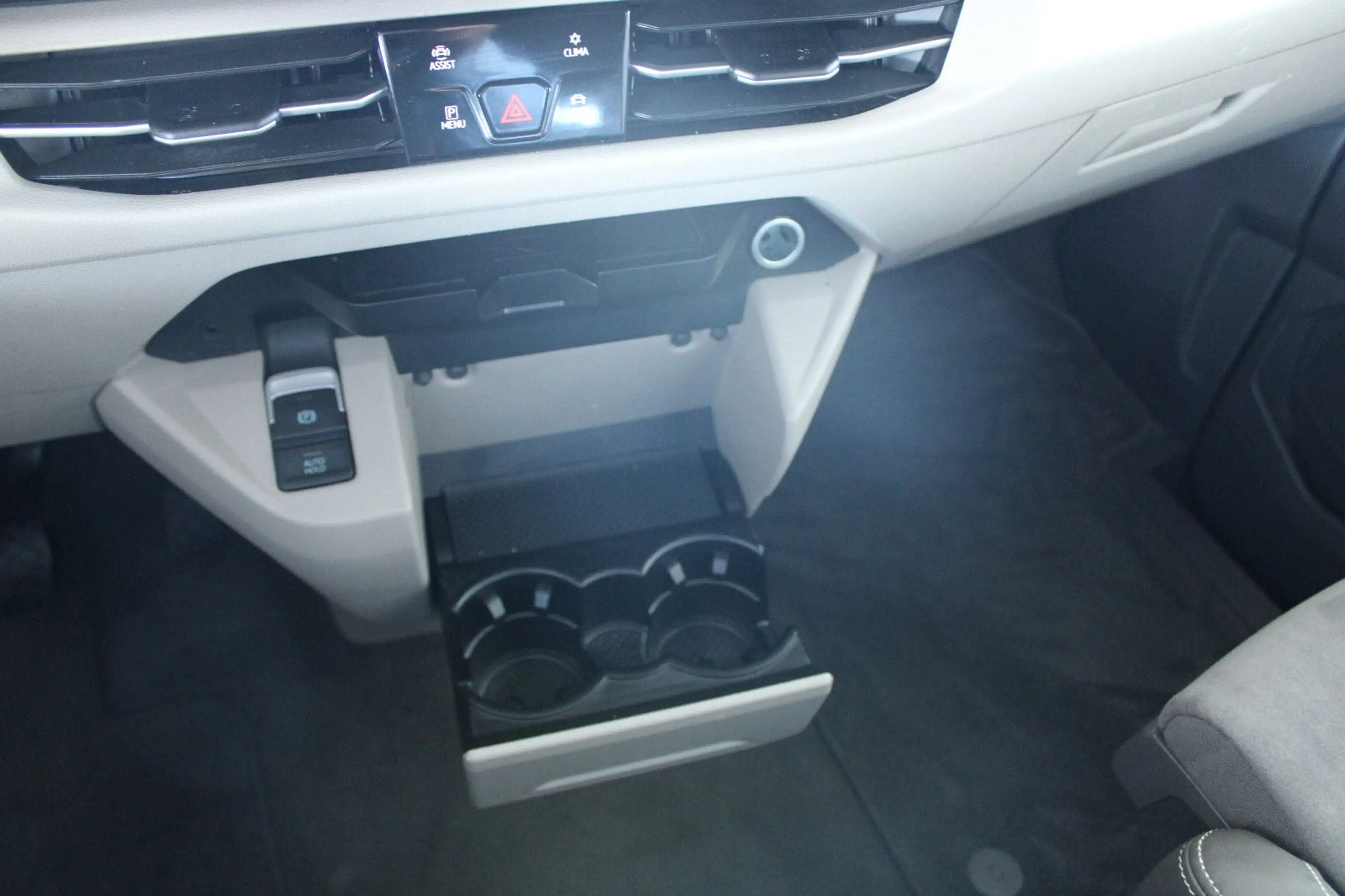 Volkswagen T7 California eHybrid 4MOTION DSG "OCEAN" — photo 46