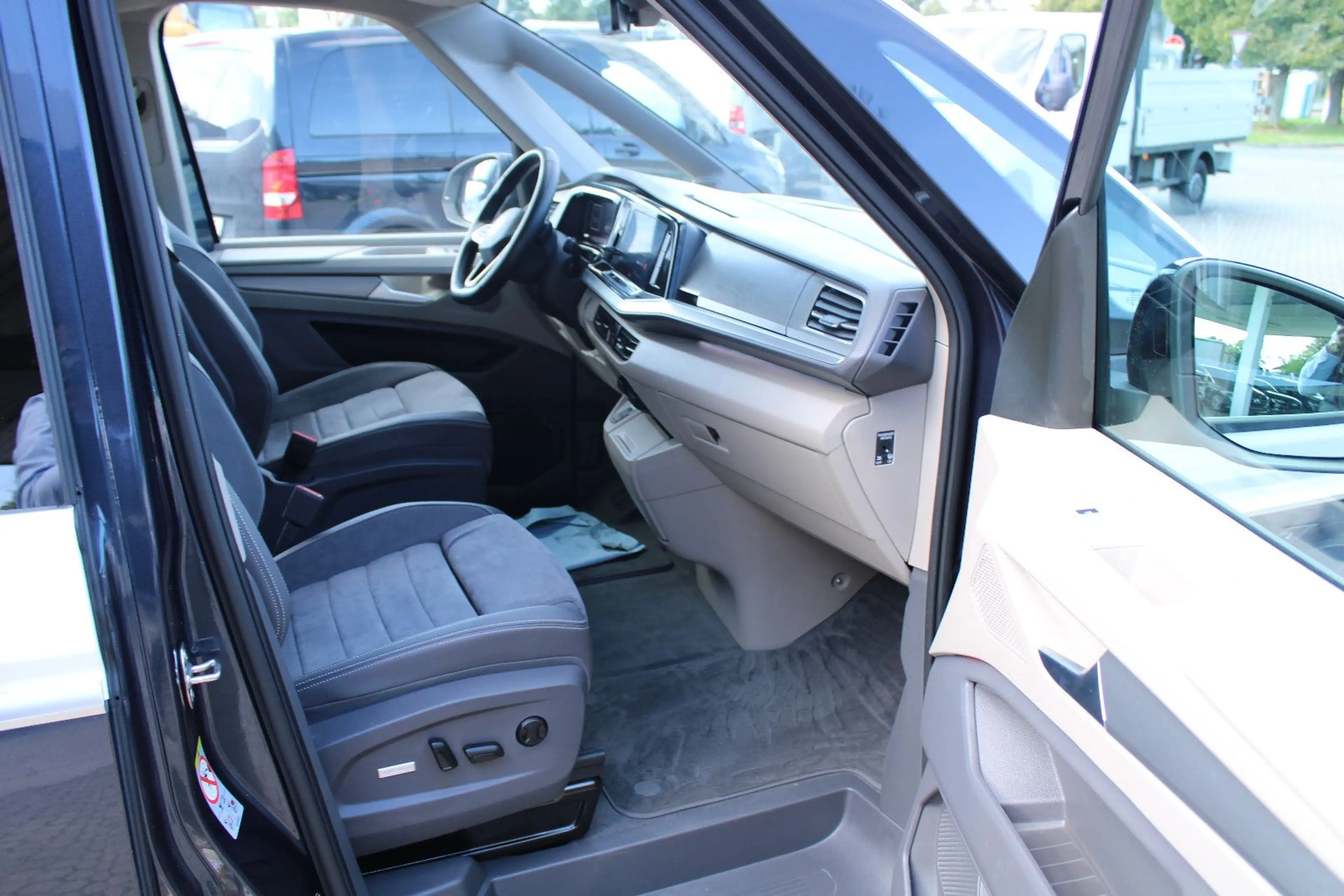 Volkswagen T7 California eHybrid 4MOTION DSG "OCEAN" — photo 11
